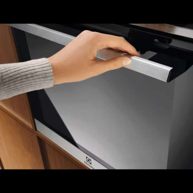 Духовой шкаф Electrolux LOE8P39X электрический с конвекцией, сенсорное управление, объем 72л, 11 режимов, автопрограммы, очистка пиролити Духовой шкаф Electrolux LOE8P39X электрический с конвекцией, сенсорное управление, объем 72л, 11 режимов, автопрограммы, очистка пиролити