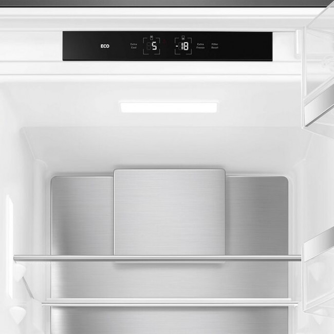 Встраиваемый холодильник Smeg C9174TN5D полный NoFrost, скользящие направляющие, перенавешиваемая дверь, объем 248 л, LCD дисплей с сенсорным управлен